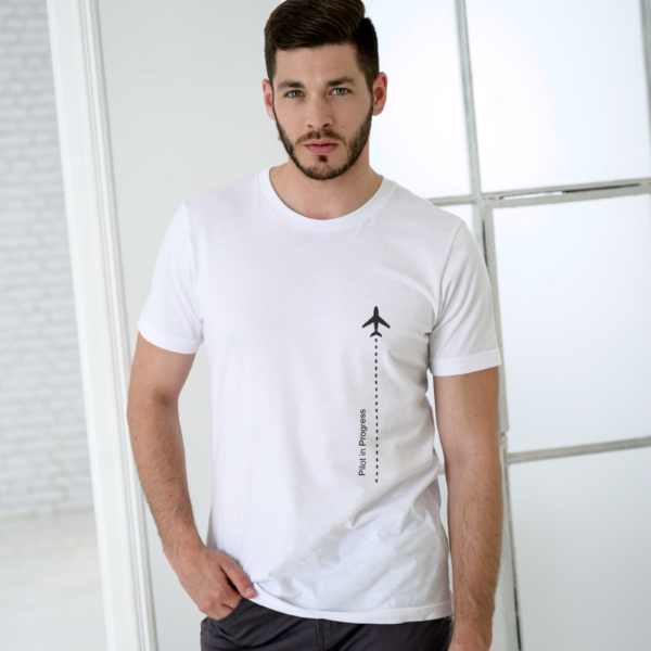 A model wearing white tshirt